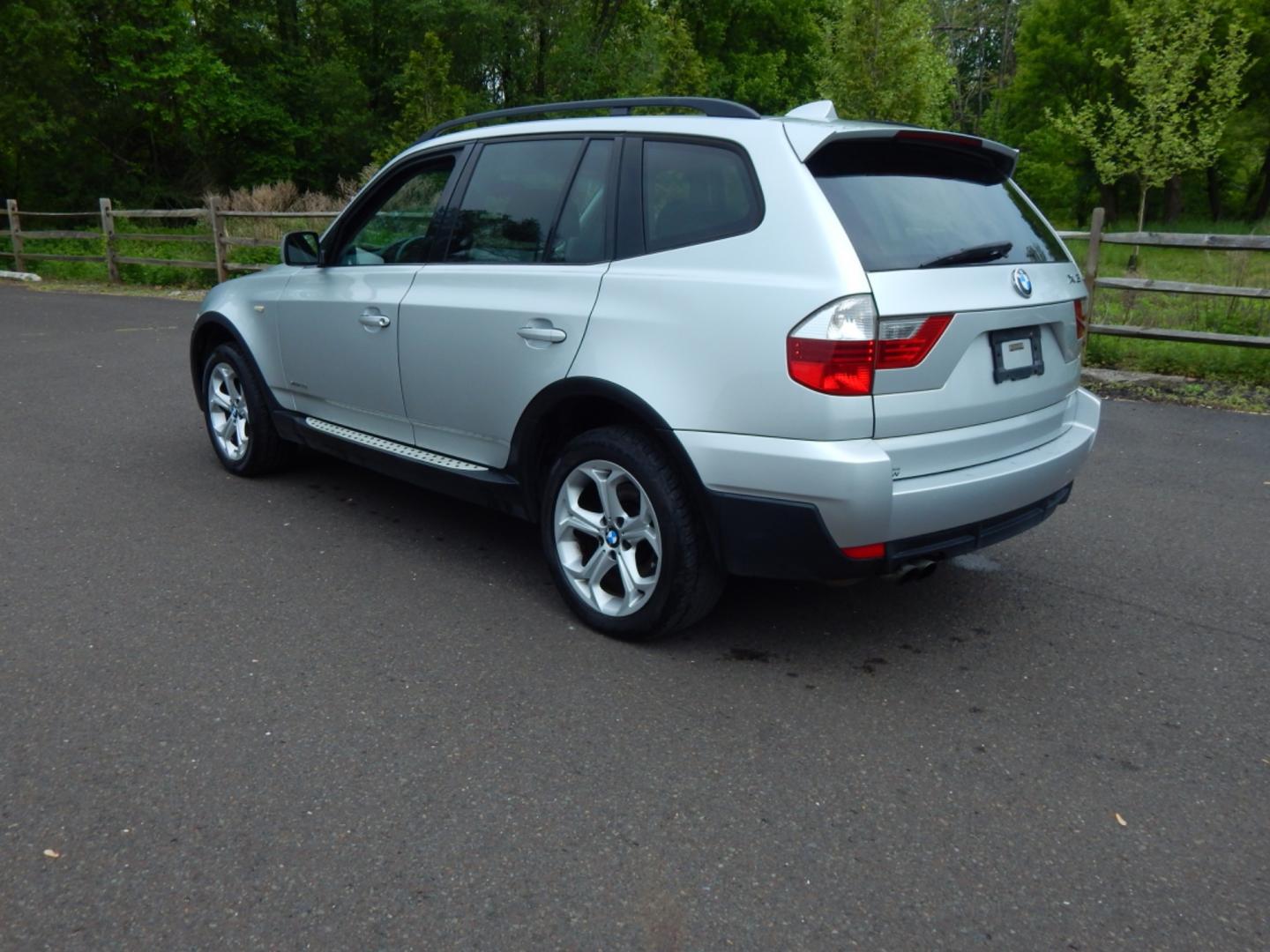 2009 Silver /Black Leather BMW X3 (WBXPC93499W) with an 3.0L 6 Cylinder engine, Automatic transmission, located at 6528 Lower York Road, New Hope, PA, 18938, (215) 862-9555, 40.358707, -74.977882 - Here we have a 2009 BMW X3 with a 3.0L 6 cylinder putting power to all four wheels via an automatic transmission. Options include: black leather, keyless entry, tilt steering wheel, cruise control, dual power seats, power windows/locks/mirrors, AM/FM/CD radio, 18 inch alloy wheels, power moonroof, r - Photo#5